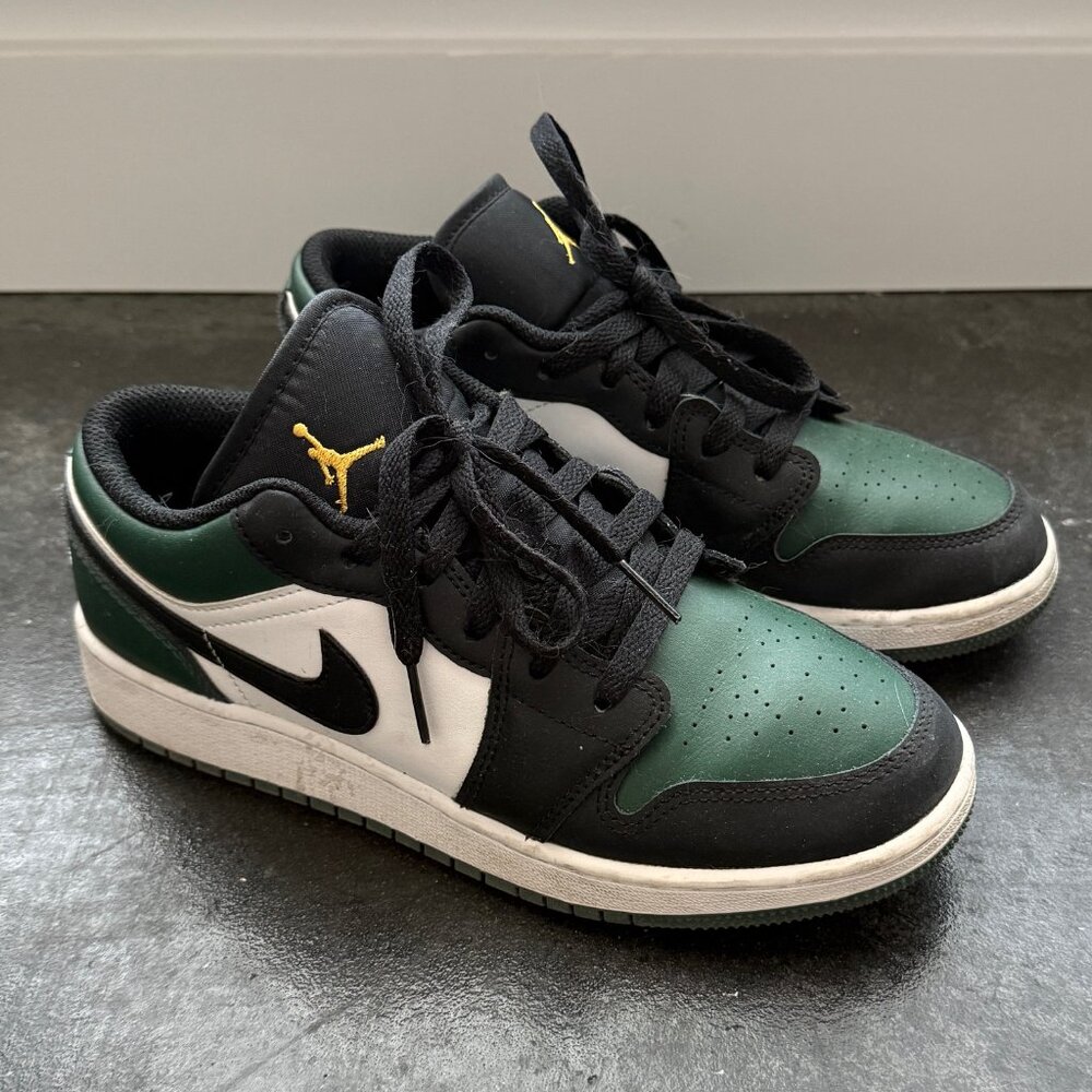 Jordan Women's Green and Black Trainers